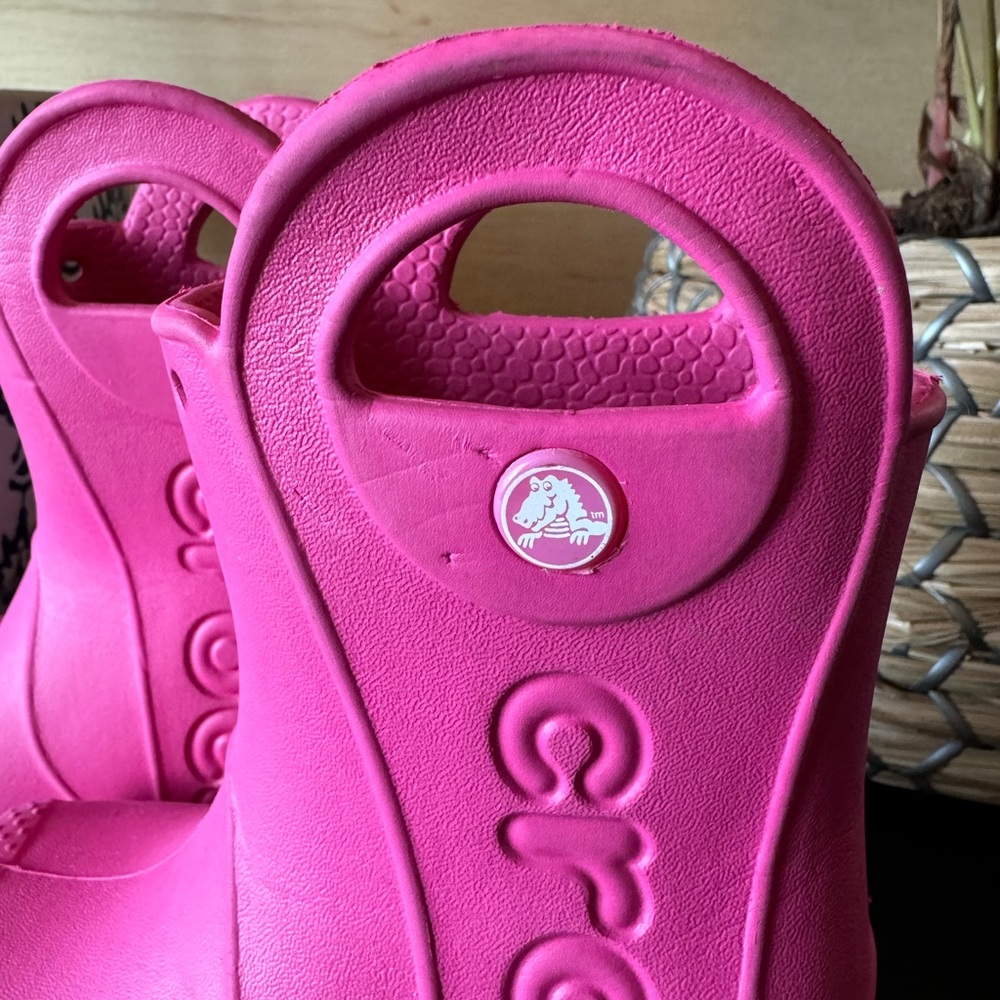 SOLD 🩷 CROCS Pink Rain Boots - Toddler Size 6 - Picture 5 of 12